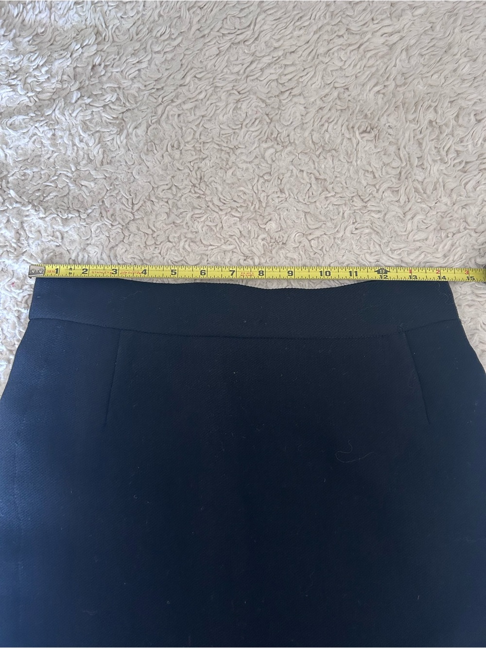 Prada Black Crepe Fully Lined Pencil Skirt w/7.5” Back Slit. Size 44. US Size 8 - Picture 3 of 8